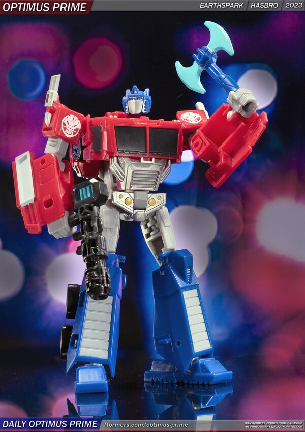 Daily Prime   Star Of The Show Deluxe Earthspark Optimus Prime (1 of 1)